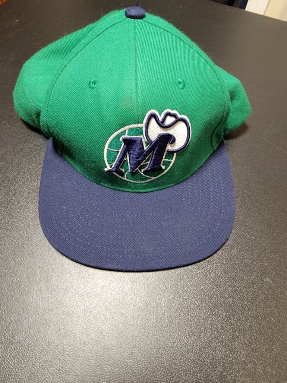 Mitchell & Ness Dallas Mavericks Retro Snapback Hat Green Navy NBA Vintage Logo